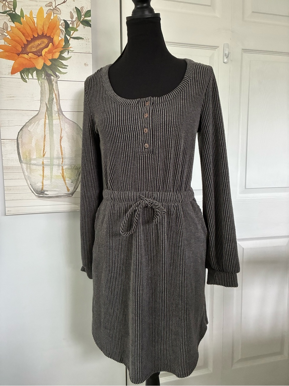 Gilli Ribbed Long Sleeve Drawstring Dress - Gray